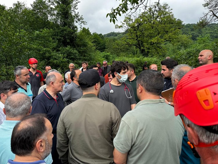 Ordu'da üç ilçeyi sel vurdu: 1 ölü