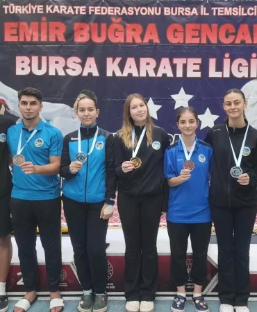 Sakaryalı karateciler Bursa’dan 8 madalyayla döndü