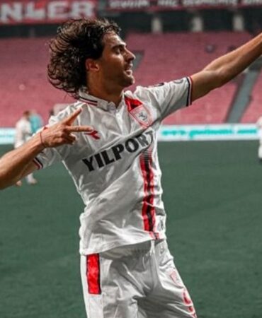 Samsunspor'da Ahmet Sağat ile yollar ayrıldı