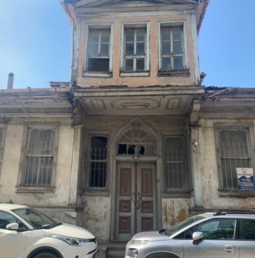 Tarihi evler yıkılmaya mahkum ediliyor