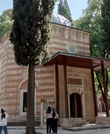 Bursa'da Şehzade Mustafa Türbesi yoğun ilgi görüyor