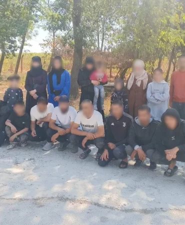 Edirne'de düzensiz göçmen operasyonlarında 27 kişi yakalandı