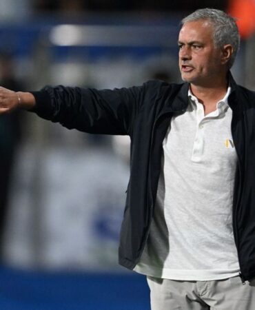 Jose Mourinho: Jose Mourinho: Kötü hakem ve VAR'a karşı oynadık