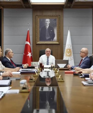 Kuvvet komutanlarıyla toplandı