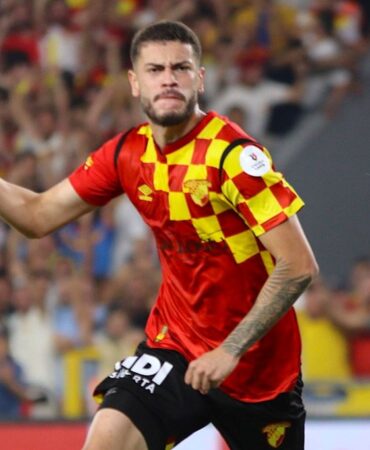 Romulo, performansıyla göz dolduruyor
