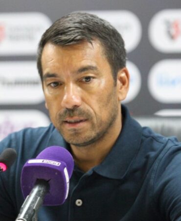 Van Bronckhorst'tan Paulista'nın sakatlığıyla ilgili açıklama