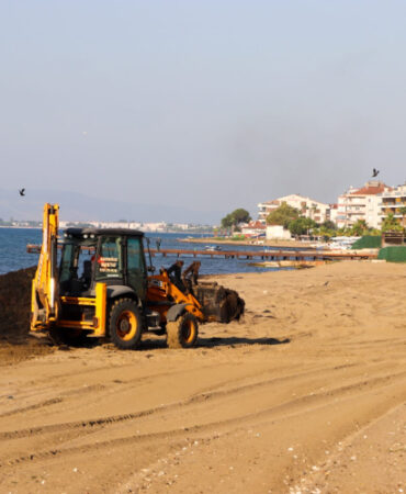 Yalova kumsallarında temizlik sürüyor