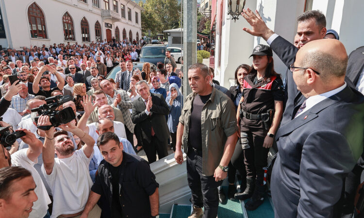 Yeni Emniyet Genel Müdürü Vali Demirtaş, Bursa'dan Ankara'ya uğurlandı