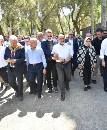 Akar ve Büyükkılıç, milletvekilleri ile birlikte Dadaloğlu Şenliklerine katıldı