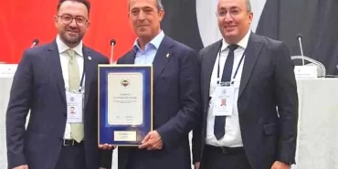Ali Koç, Erzurum Fenerbahçeliler Derneği'ne akreditasyon belgesini verdi