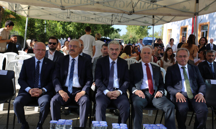 Başkan Bozbey, çocukların ilk ders zili heyecanına ortak oldu
