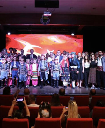 Bursa İnegöl'de 'Zaferden Kurtuluşa Etkinlikleri'nde tiyatral şölen