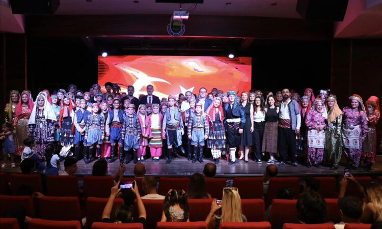 Bursa İnegöl'de 'Zaferden Kurtuluşa Etkinlikleri'nde tiyatral şölen