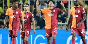 Galatasaray'ın derbiye özel The Special Three tişörtleri satışta