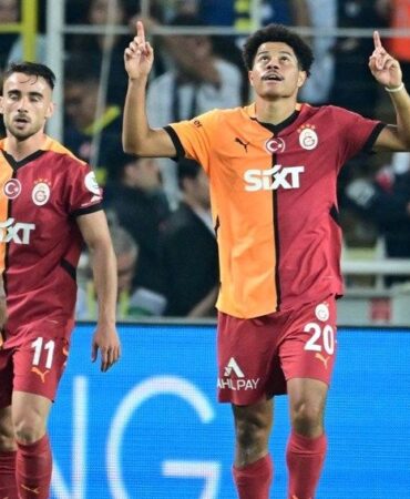 Galatasaray'ın derbiye özel The Special Three tişörtleri satışta