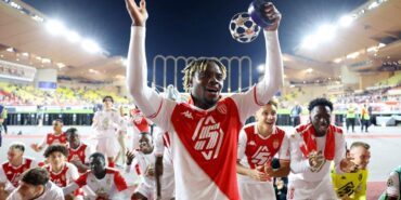 Monaco'nun 18 yaşındaki yıldızı Barcelona'yı devirdi: Mbappe'yi geride bırakıp tarihe geçti!