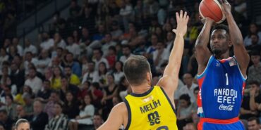 Anadolu Efes, Barcelona'yı ağırlayacak