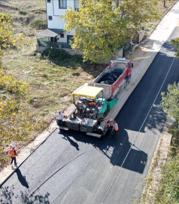 Asfalt çalışmaları Yeniceköy mahallesinde devam ediyor