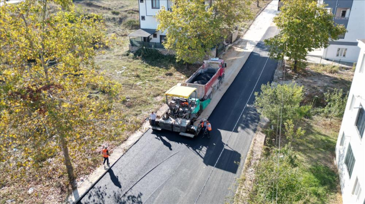 Asfalt çalışmaları Yeniceköy mahallesinde devam ediyor