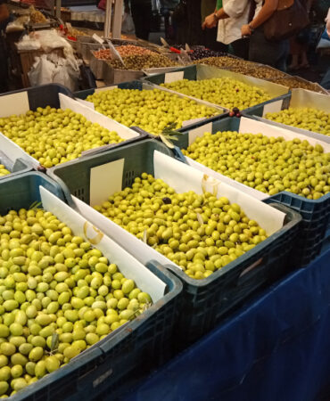Bursa Tuz Pazarı’nda kurmalık zeytin satışı başladı