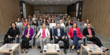 Bursa'da kadın girişimcilerden meme kanserine farkındalık semineri