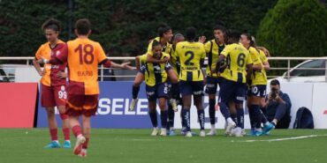 Fenerbahçe, Galatasaray derbisini kazandı: Liderliğini sürdürdü
