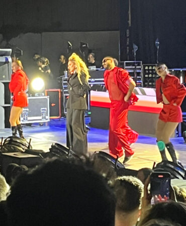 Hadise, Bursa'da izleyenleri büyüledi