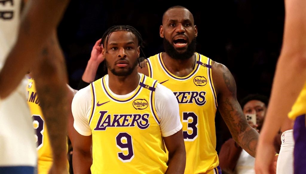 LeBron ve Bronny James, NBA'de tarihe geçti