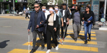 Manisa’da 'beyaz baston'la farkındalık yürüyüşü