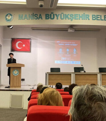 Manisa'da yurtsever kadınlar Cumhuriyet'i konuştu