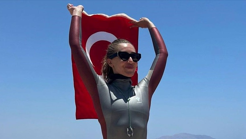 Milli sporcu Şahika Ercümen Türkiye rekoru kırdı