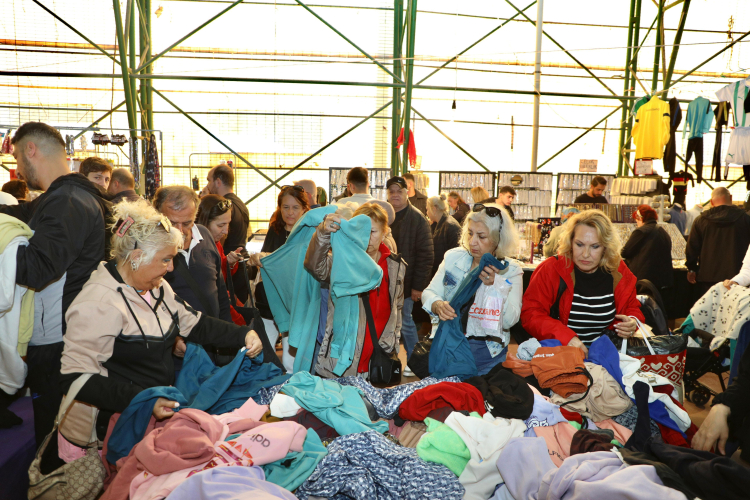 Mudanya'da Cuma pazarından sonra Giyim Pazarı da 'kapalı'ya taşındı