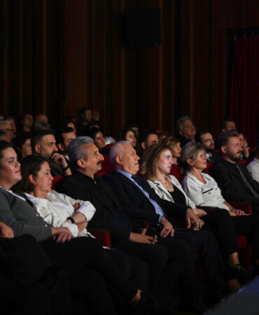 "Süleyman ve Öbürsüler" tiyotro oyununun prömiyeri Bursa'da gerçekleşti