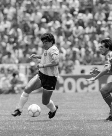 Dünya futboluna adını altın harflerle yazdırdı, kariyerinde skandallar eksik olmadı: Diego Armando Maradona