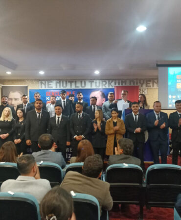 Edirne Keşan'da AK Gençlik'te Vural güven tazeledi