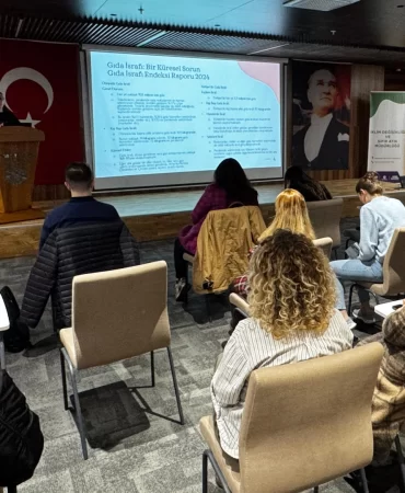 İstanbul Bakırköy'de 'gıda atma dünyayı renklendir' programı