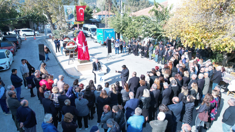 İzmir Güzelbahçe'ye Atatürk’ün yeni heykeli dikildi