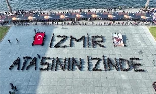 İzmir'de 'Ata'ya saygı yürüyüşü' düzenlendi
