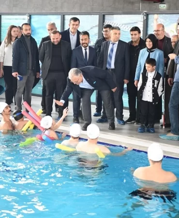 Kayseri Büyükşehir yüzmede engelleri kaldırdı