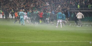 Sakaryaspor-Kocaelispor maçında ortalık karıştı, maç 15 dakika uzadı