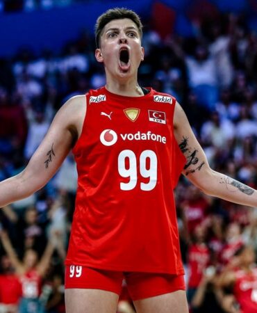 En zengin voleybolcular arasındaki milli sporcu Türkiye'ye dönüyor