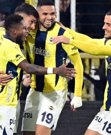 Fenerbahçe, Başakşehir'i konuk edecek: Mourinho, Samet Akaydin'i oynatmayacak