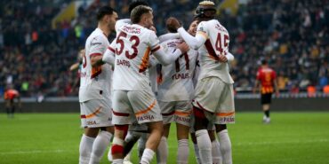 "Zirvede tek kaldı" (23 Aralık 2024 spor manşetleri)