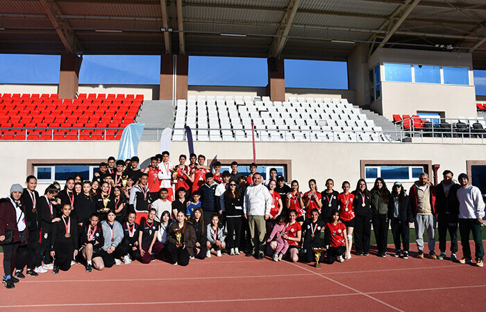 “Afyonkarahisar’da Genç Atletler Kıyasıya Yarıştı: Okul Sporları Atletizm Müsabakaları Tamamlandı”
