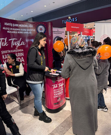 AVM’de 460 Kadına KADES Anlatıldı: Emniyetten 8 Mart’ta Farkındalık Çalışması