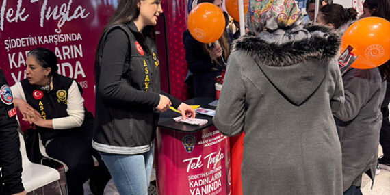 AVM’de 460 Kadına KADES Anlatıldı: Emniyetten 8 Mart’ta Farkındalık Çalışması